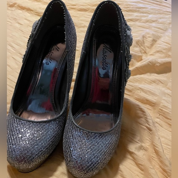 RARE Mascotte sparkly stilettos! Ruffle Roses Sequins! Size 7 Prom Homecoming EC - Picture 4 of 6